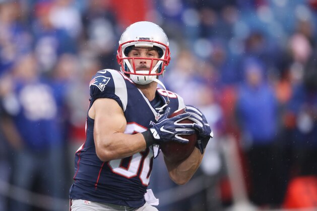 BUFFALO, NY - OCTOBER 30:  Danny Amendola #80 of the New England Patriots warms up before the game against the Buffalo Bills at New Era Field on October 30, 2016 in Buffalo, New York.  (Photo by Tom Szczerbowski/Getty Images)