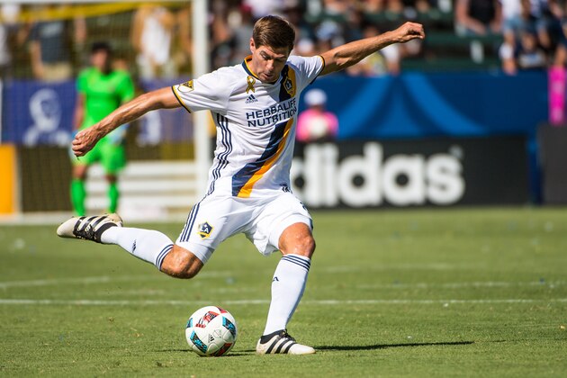 CARSON, CA - SEPTEMBER 25: Steven Gerrard #8 of Los Angeles Galaxy passes the ball during Los Angeles Galaxy's MLS match against Seattle Sounders at the StubHub Center on September 25, 2016 in Carson, California.  The Seattle Sounders won the match 4-2. (Photo by Shaun Clark/Getty Images)