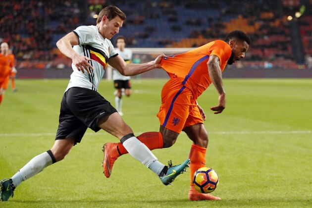 (L-R) Jan Vertonghen of Belgium, Jeremain Lens of Hollandduring the friendly match between Netherlands and Belgium at the Amsterdam Arena on November 09, 2016 in Amsterdam, The Netherlands(Photo by VI Images via Getty Images)