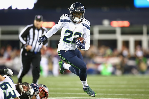 FOXBORO, MA - NOVEMBER 13: C.J. Prosise #22 of the Seattle Seahawks carries the ball during the third quarter of a game against the New England Patriots during a game at Gillette Stadium on November 13, 2016 in Foxboro, Massachusetts. (Photo by Adam Glanzman/Getty Images)