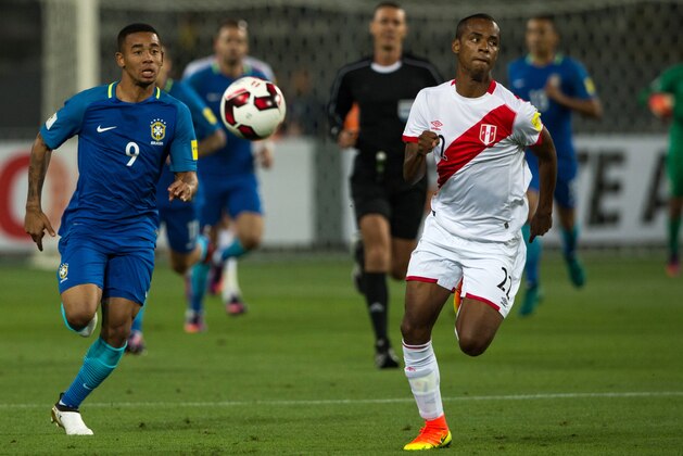Peru's defender Nilson Loyola (R) and Brazil's forward Gabriel Jesus vie for the ball during their 2018 FIFA World Cup qualifier football match in Lima, on November 15, 2016. / AFP / Ernesto BENAVIDES        (Photo credit should read ERNESTO BENAVIDES/AFP/Getty Images)