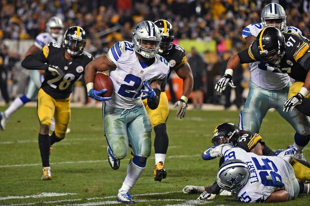 PITTSBURGH, PA - NOVEMBER 13: Running back Ezekiel Elliott #21 of the Dallas Cowboys runs with the football during a game against the Pittsburgh Steelers at Heinz Field on November 13, 2016 in Pittsburgh, Pennsylvania. The Cowboys defeated the Steelers 35-30.  (Photo by George Gojkovich/Getty Images)
