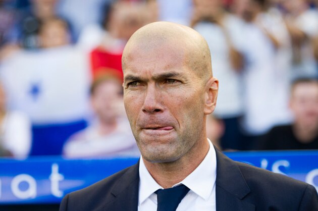 VITORIA-GASTEIZ, SPAIN - OCTOBER 29:  Head coach Zinedine Zidane of Real Madrid looks on prior to the start the La Liga match between Deportivo Alaves and Real Madrid at Mendizorroza stadium on October 29, 2016 in Vitoria-Gasteiz, Spain.  (Photo by Juan Manuel Serrano Arce/Getty Images)