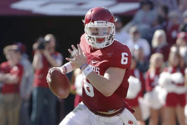 Oklahoma quarterback Baker Mayfield (6) during the first half of a NCAA college football game against Baylor in Norman, Okla. on Saturday, Nov. 12, 2016. (AP Photo/Alonzo Adams)