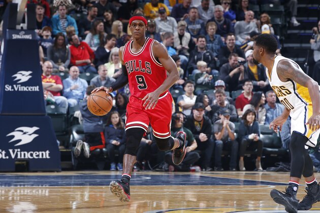INDIANAPOLIS, IN - NOVEMBER 05: Rajon Rondo #9 of the Chicago Bulls brings the ball up court against the Indiana Pacers in the first half of the game at Bankers Life Fieldhouse on November 5, 2016 in Indianapolis, Indiana. NOTE TO USER: User expressly acknowledges and agrees that, by downloading and or using the photograph, User is consenting to the terms and conditions of the Getty Images License Agreement. (Photo by Joe Robbins/Getty Images)