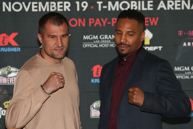NEW YORK, NEW YORK - SEPTEMBER 06:  Sergey Kovalev (L) and Andre Ward (R) square up during the press conference for the Kovalev v Ward 'Pound for Pound' bout at Le Parker Meridien on September 6, 2016 in New York City.  (Photo by Michael Reaves/Getty Images)