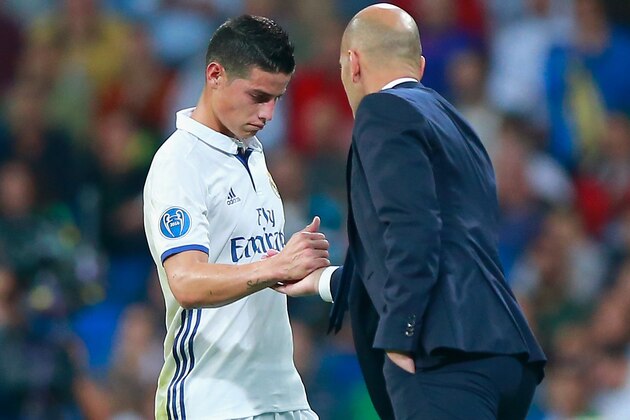 MADRID, SPAIN - OCTOBER 18: James Rodriguez of Real Madrid shakes hands with Zinedine Zidane, Manager of Real Madrid as he is replaced during the UEFA Champions League Group F match between Real Madrid CF and Legia Warszawa at Bernabeu on October 18, 2016 in Madrid, Spain.  (Photo by Gonzalo Arroyo Moreno/Getty Images)