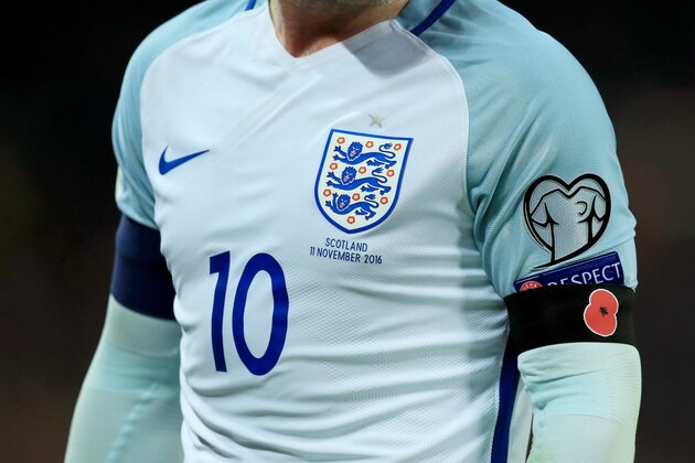 LONDON, ENGLAND - NOVEMBER 11:  Wayne Rooney of England wears a Poppy black armband during the FIFA 2018 World Cup qualifying match between England and Scotland at Wembley Stadium on November 11, 2016 in London, England.  (Photo by Richard Heathcote/Getty Images)