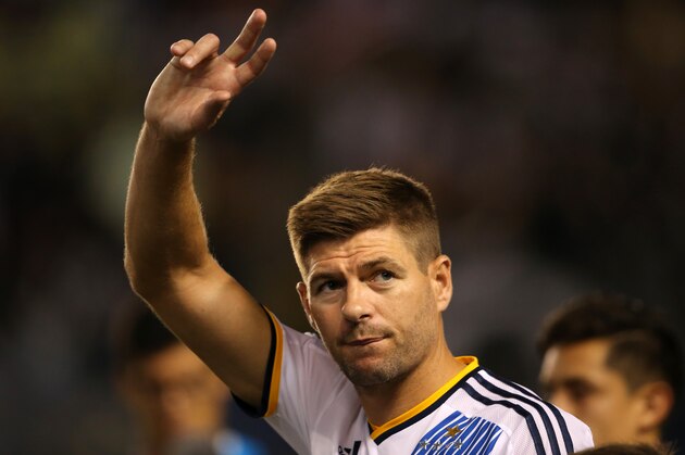 LOS ANGELES, CA - JULY 11:  Steven Gerrard of LA Galaxy waves to the crowd on his debut during the International Champions Cup match between Club America and LA Galaxy at StubHub Center on July 11, 2015 in Los Angeles, California.  (Photo by Matthew Ashton - AMA/Getty Images)