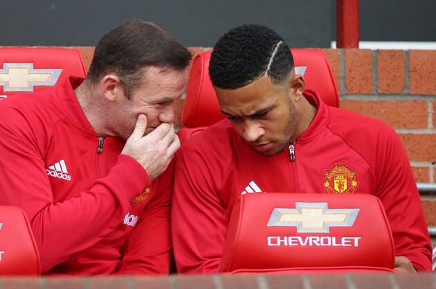 Substitute, Manchester United's English striker Wayne Rooney, talks to Manchester United's Dutch midfielder Memphis Depay (R) on the bench ahead of the English Premier League football match between Manchester United and Stoke City at Old Trafford in Manchester, north west England, on October 2, 2016. / AFP / Scott Heppell / RESTRICTED TO EDITORIAL USE. No use with unauthorized audio, video, data, fixture lists, club/league logos or 'live' services. Online in-match use limited to 75 images, no video emulation. No use in betting, games or single club/league/player publications.  /         (Photo credit should read SCOTT HEPPELL/AFP/Getty Images)