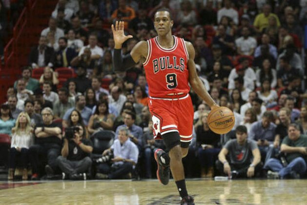 Chicago Bulls guard Rajon Rondo (9) brings the ball down the court during the first half of an NBA basketball game against the Miami Heat, Thursday, Nov. 10, 2016, in Miami. (AP Photo/Lynne Sladky)