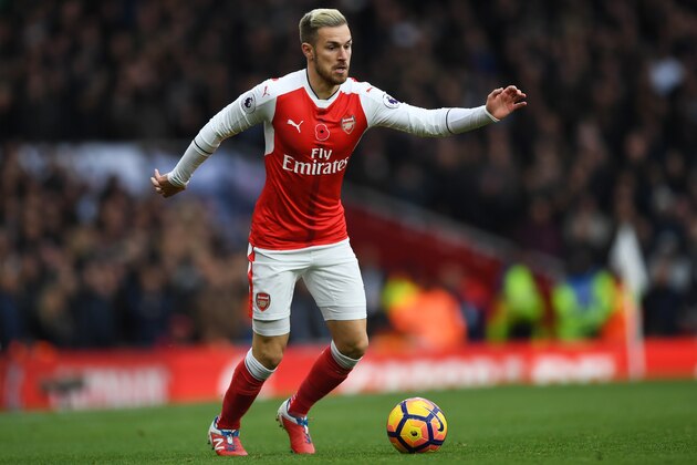 LONDON, ENGLAND - NOVEMBER 06:  Aaron Ramsey of Arsenal in action during the Premier League match between Arsenal and Tottenham Hotspur at Emirates Stadium on November 6, 2016 in London, England.  (Photo by Shaun Botterill/Getty Images)
