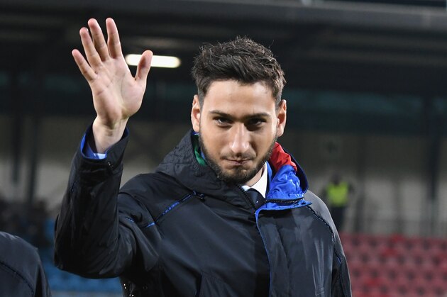 VADUZ, LIECHTENSTEIN - NOVEMBER 12: Gianluigi Donnarumma of Italy inspects the pitch prior to the FIFA World Cup 2018 group G Qualifiers football match between Liechtenstein and Italy at  the Rheinpark Stadion on November 12, 2016 in Vaduz,Liechtenstein .  (Photo by Claudio Villa/Getty Images)