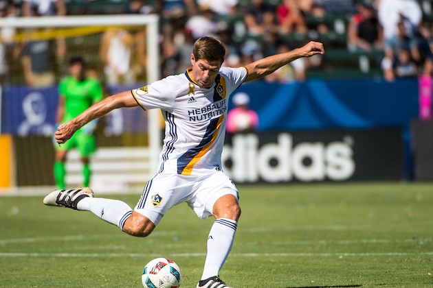 CARSON, CA - SEPTEMBER 25: Steven Gerrard #8 of Los Angeles Galaxy passes the ball during Los Angeles Galaxy's MLS match against Seattle Sounders at the StubHub Center on September 25, 2016 in Carson, California.  The Seattle Sounders won the match 4-2. (Photo by Shaun Clark/Getty Images)