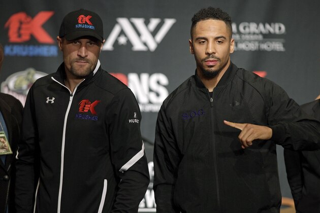 Boxers Sergey Kovalev of Russia (L) and Andre Ward of the US pose during their final news conference at the MGM Grand in Las Vegas, November 17, 2016.  
Kovalev will meet Ward for the WBA, IBF and WBO light heavyweight world championship on November 19, 2016 at the T-Mobile Arena in Las Vegas. / AFP / John GURZINSKI        (Photo credit should read JOHN GURZINSKI/AFP/Getty Images)