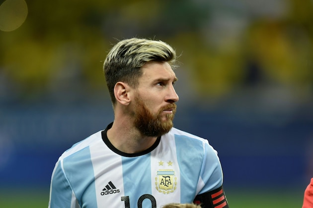 Argentina's Lionel Messi is pictured before the start of the 2018 FIFA World Cup qualifier football match against Brazil in Belo Horizonte, Brazil, on November 10, 2016. / AFP / VANDERLEI ALMEIDA        (Photo credit should read VANDERLEI ALMEIDA/AFP/Getty Images)