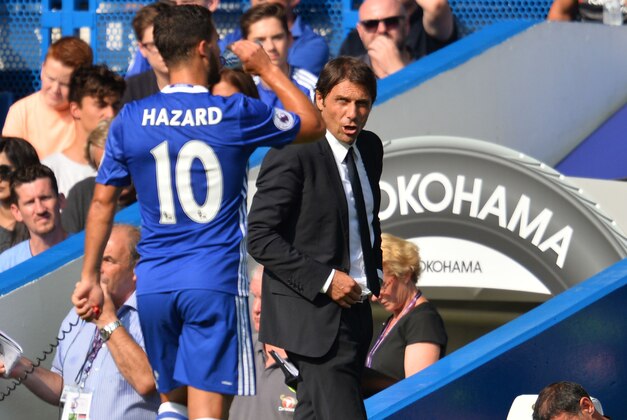 Chelsea's Italian head coach Antonio Conte (R) speaks with Chelsea's Belgian midfielder Eden Hazard during the English Premier League football match between Chelsea and Burnley at Stamford Bridge in London on August 27, 2016. / AFP / GLYN KIRK / RESTRICTED TO EDITORIAL USE. No use with unauthorized audio, video, data, fixture lists, club/league logos or 'live' services. Online in-match use limited to 75 images, no video emulation. No use in betting, games or single club/league/player publications.  /         (Photo credit should read GLYN KIRK/AFP/Getty Images)