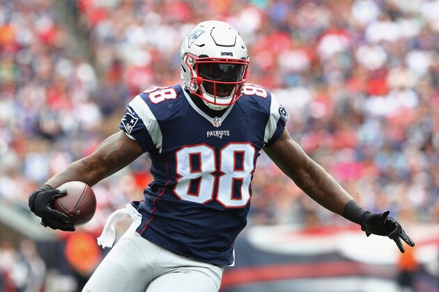 FOXBORO, MA - SEPTEMBER 18:  Martellus Bennett #88 of the New England Patriots runs with the ball during the first half against the Miami Dolphins at Gillette Stadium on September 18, 2016 in Foxboro, Massachusetts.  (Photo by Tim Bradbury/Getty Images)