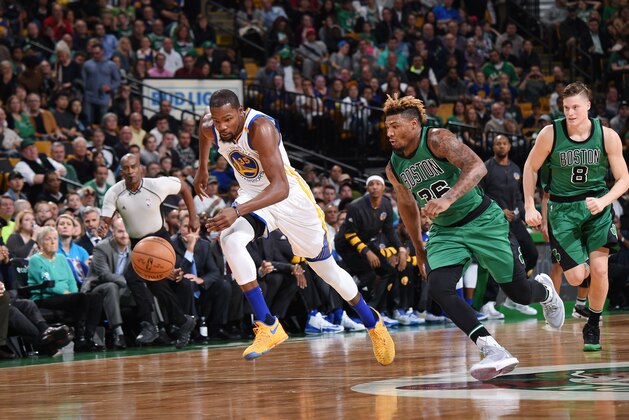 BOSTON, MA - NOVEMBER 18:  Kevin Durant #35 of the Golden State Warriors goes after a loose ball against Marcus Smart #36 of the Boston Celtics during a game on November 18, 2016 at TD Garden in Boston, Massachusetts. NOTE TO USER: User expressly acknowledges and agrees that, by downloading and or using this photograph, user is consenting to the terms and conditions of the Getty Images License Agreement. Mandatory Copyright Notice: Copyright 2016 NBAE (Photo by Brian Babineau/NBAE via Getty Images)