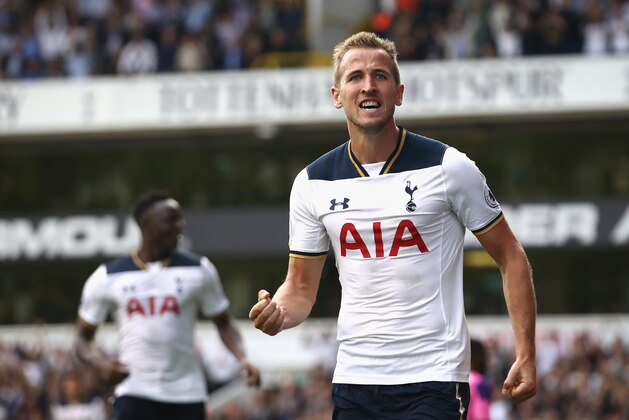 LONDON, ENGLAND - SEPTEMBER 18: Harry Kane of Tottenham Hotspu celebrates scoring his sides first goal  during the Premier League match between Tottenham Hotspur and Sunderland at White Hart Lane on September 18, 2016 in London, England.  (Photo by Julian Finney/Getty Images)