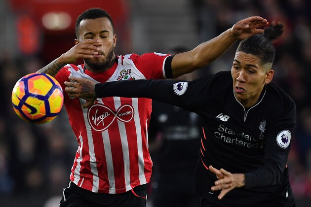 Southampton's English defender Ryan Bertrand (L) vies with Liverpool's Brazilian midfielder Roberto Firmino during the English Premier League football match between Southampton and Liverpool at St Mary's Stadium in Southampton, southern England on November 19, 2016. / AFP / BEN STANSALL / RESTRICTED TO EDITORIAL USE. No use with unauthorized audio, video, data, fixture lists, club/league logos or 'live' services. Online in-match use limited to 75 images, no video emulation. No use in betting, games or single club/league/player publications.  /         (Photo credit should read BEN STANSALL/AFP/Getty Images)
