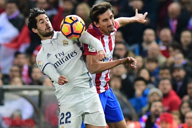 Real Madrid's midfielder Isco (L) vies with Atletico Madrid's Montenegrin defender Stefan Savic during the Spanish league football match Club Atletico de Madrid vs Real Madrid CF at the Vicente Calderon stadium in Madrid, on November 19, 2016. / AFP / PIERRE-PHILIPPE MARCOU        (Photo credit should read PIERRE-PHILIPPE MARCOU/AFP/Getty Images)