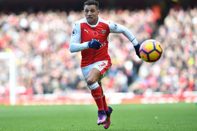 Arsenal's Chilean striker Alexis Sanchez controls the ball during the English Premier League football match between Arsenal and Tottenham Hotspur at the Emirates Stadium in London on November 6, 2016.  / AFP / BEN STANSALL / RESTRICTED TO EDITORIAL USE. No use with unauthorized audio, video, data, fixture lists, club/league logos or 'live' services. Online in-match use limited to 75 images, no video emulation. No use in betting, games or single club/league/player publications.  /         (Photo credit should read BEN STANSALL/AFP/Getty Images)