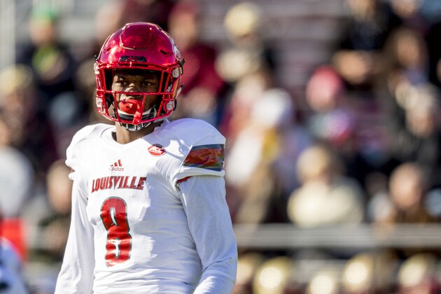 CHESTNUT HILL, MA - NOVEMBER 05: Lamar Jackson #8 of Louisville looks on during the first quarter of a game against Boston College at Alumni Stadium on November 5, 2016 in Chestnut Hill, Massachusetts.  (Photo by Billie Weiss/Getty Images)