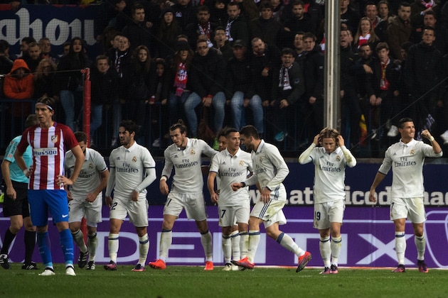 Real Madrid's Portuguese forward Cristiano Ronaldo (R) celebrates with teammates after scoring during the Spanish league football match Club Atletico de Madrid vs Real Madrid CF at the Vicente Calderon stadium in Madrid, on November 19, 2016. / AFP / CURTO DE LA TORRE        (Photo credit should read CURTO DE LA TORRE/AFP/Getty Images)