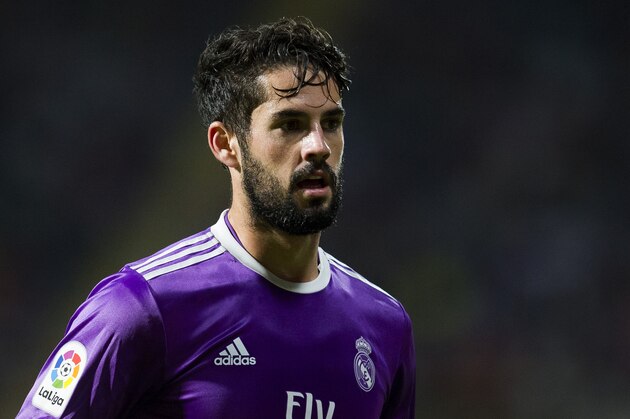 LEON, SPAIN - OCTOBER 26:  Isco of Real Madrid reacts during the Copa del Rey Round of 32 match between Cultural Leonesa and Real Madrid CF at Reino de Leon Stadium on October 26, 2016 in Leon, Spain.  (Photo by Juan Manuel Serrano Arce/Getty Images)