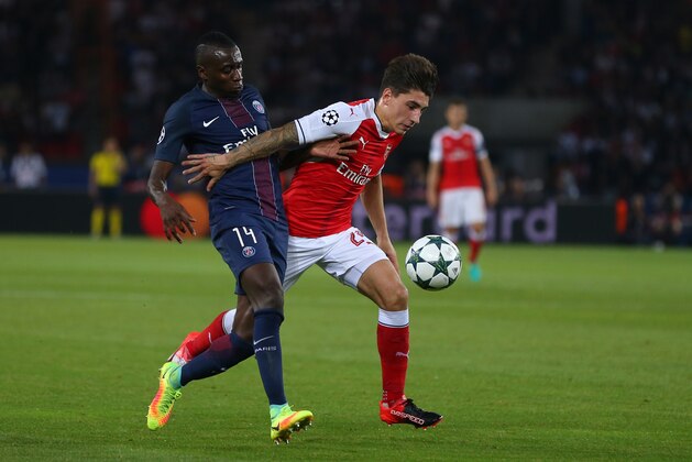 PARIS, FRANCE - SEPTEMBER 13:  Blaise Matuidi of Paris St Germain and Hector Bellerin of Arsenal during the UEFA Champions League match between Paris Saint-Germain and Arsenal at Parc des Princes on September 13, 2016 in Paris, . (Photo by Catherine Ivill - AMA/Getty Images)