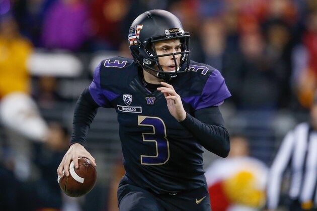 SEATTLE, WA - NOVEMBER 12:  Quarterback Jake Browning #3 of the Washington Huskies looks downfield to pass against the USC Trojans on November 12, 2016 at Husky Stadium in Seattle, Washington.  (Photo by Otto Greule Jr/Getty Images)