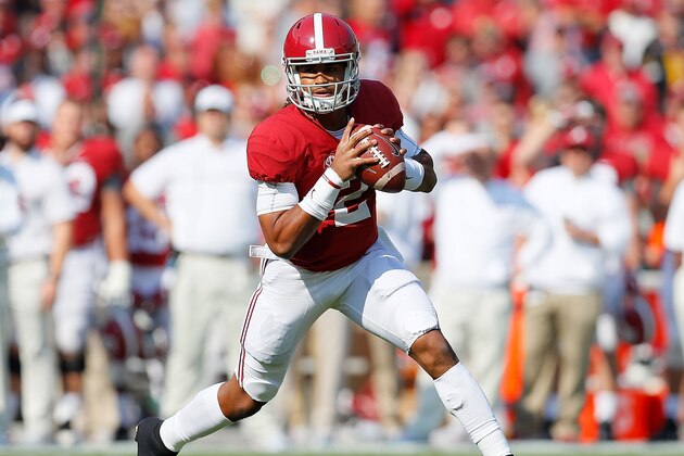 TUSCALOOSA, AL - NOVEMBER 12:  Jalen Hurts #2 of the Alabama Crimson Tide rolls out of the pocket against the Mississippi State Bulldogs at Bryant-Denny Stadium on November 12, 2016 in Tuscaloosa, Alabama.  (Photo by Kevin C. Cox/Getty Images)
