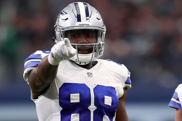 ARLINGTON, TX - NOVEMBER 20:   Dez Bryant #88 of the Dallas Cowboys celebrates after catching a pass for a first down during the third quarter against the Baltimore Ravens at AT&T Stadium on November 20, 2016 in Arlington, Texas.  (Photo by Tom Pennington/Getty Images)