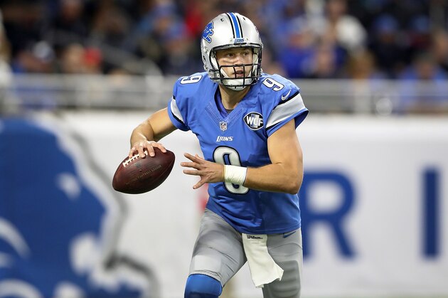 DETROIT, MI - NOVEMBER 20: Quarterback Matthew Stafford #9 of the Detroit Lions looks down field against the Jacksonville Jaguars during first half action at Ford Field on November 20, 2016 in Detroit, Michigan. (Photo by Leon Halip/Getty Images)