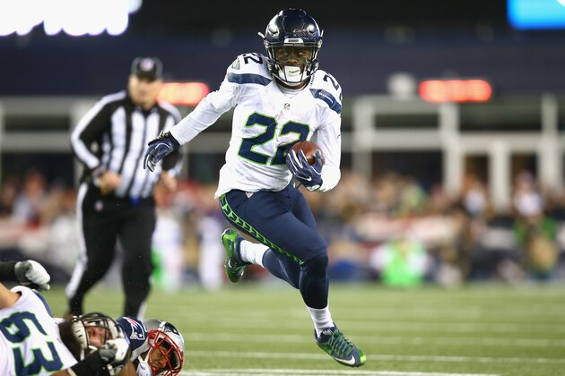 FOXBORO, MA - NOVEMBER 13: C.J. Prosise #22 of the Seattle Seahawks carries the ball during the third quarter of a game against the New England Patriots during a game at Gillette Stadium on November 13, 2016 in Foxboro, Massachusetts. (Photo by Adam Glanzman/Getty Images)