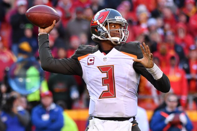 KANSAS CITY, MO - NOVEMBER 20: Quarterback Jameis Winston #3 of the Tampa Bay Buccaneers throws a pass against the Kansas City Chiefs at Arrowhead Stadium during the fourth quarter of the game on November 20, 2016 in Kansas City, Missouri. (Photo by Peter Aiken/Getty Images)