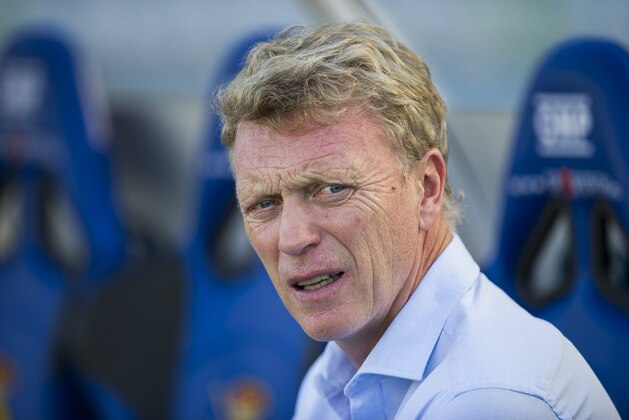 SAN SEBASTIAN, SPAIN - AUGUST 29:  Head coach David Moyes of Real Sociedad looks on prior to the start the la Liga match between Real Sociedad de Futbol and Sporting Gijon at Estadio Anoeta on August 29, 2015 in San Sebastian, Spain.  (Photo by Juan Manuel Serrano Arce/Getty Images)