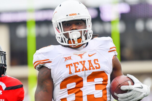 LUBBOCK, TX - NOVEMBER 05: D'Onta Foreman #33 of the Texas Longhorns is chased out of bounds by Jah'Shawn Johnson #7 of the Texas Tech Red Raiders during the game on November 5, 2016 at AT&T Jones Stadium in Lubbock, Texas. Texas defeated Texas Tech 45-37. (Photo by John Weast/Getty Images)