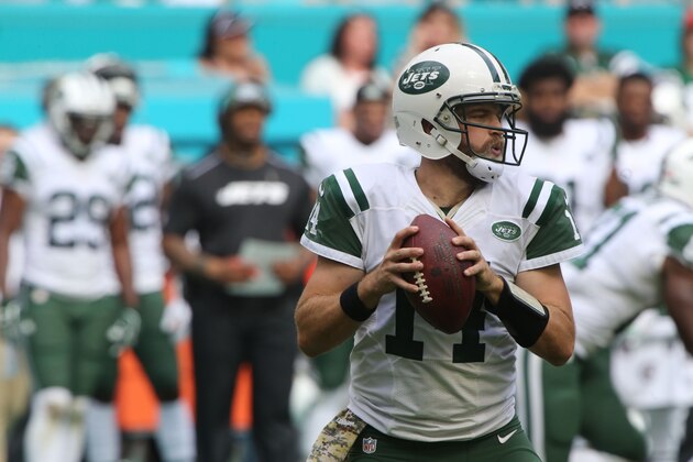 MIAMI GARDENS, FL - NOVEMBER 6: Quarterback Ryan Fitzpatrick #14 of the New York Jets passes the ball against the Miami Dolphins on November 6, 2016 at Hard Rock Stadium in Miami Gardens, Florida. The Dolphins defeated the Jets 27-23. (Photo by Al Pereira/Getty Images)