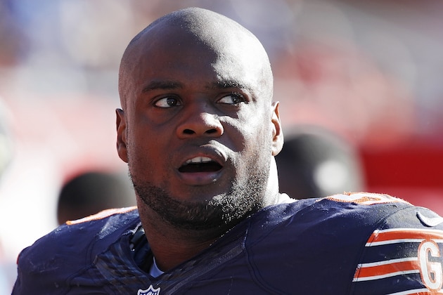 TAMPA, FL - NOVEMBER 13: Jerrell Freeman #50 of the Chicago Bears looks on during the game against the Tampa Bay Buccaneers at Raymond James Stadium on November 13, 2016 in Tampa, Florida. The Bucs defeated the Bears 36-10. (Photo by Joe Robbins/Getty Images)