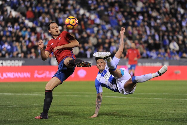 LEGANES, SPAIN - NOVEMBER 21:  Luciano da Rocha Neves of CD Leganes shoots past Unai Garcia of CA Osasuna during the La Liga match between CD Leganes and CA Osasuna at Estadio Municipal de Butarque on November 21, 2016 in Leganes, Spain.  (Photo by Denis Doyle/Getty Images)