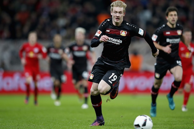 LEVERKUSEN, GERMANY - NOVEMBER 18:  Julian Brandt of Bayer 04 Leverkusen runs with the ball during the Bundesliga match between Bayer 04 Leverkusen and RB Leipzig at BayArena on November 18, 2016 in Leverkusen, Germany.  (Photo by Boris Streubel/Getty Images)