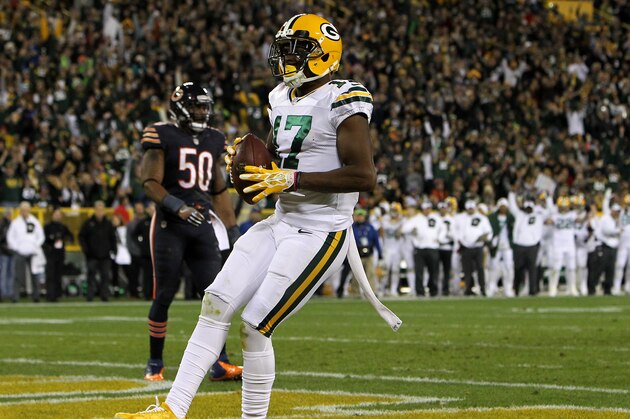 GREENBAY, WI - OCTOBER 20: Wide receiver Davante Adams #17 of the Green Bay Packers scores a fourth quarter touchdown past inside linebacker Jerrell Freeman #50 of the Chicago Bears at Lambeau Field on October 20, 2016 in Green Bay, Wisconsin. (Photo by Dylan Buell/Getty Images)