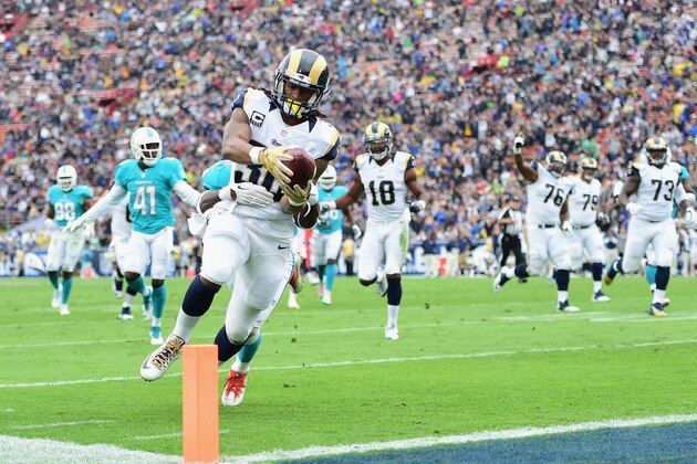LOS ANGELES, CA - NOVEMBER 20:  Todd Gurley #30 of the Los Angeles Rams rushes for 24 yards to score a touchdown in front of Michael Thomas #31 of the Miami Dolphins in the first quarter of the game at Los Angeles Coliseum on November 20, 2016 in Los Angeles, California.  (Photo by Harry How/Getty Images)