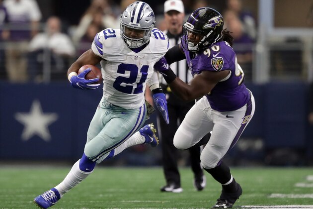 ARLINGTON, TX - NOVEMBER 20:   Ezekiel Elliott #21 of the Dallas Cowboys carries the ball during the first half against the Baltimore Ravens at AT&T Stadium on November 20, 2016 in Arlington, Texas.  (Photo by Ronald Martinez/Getty Images)