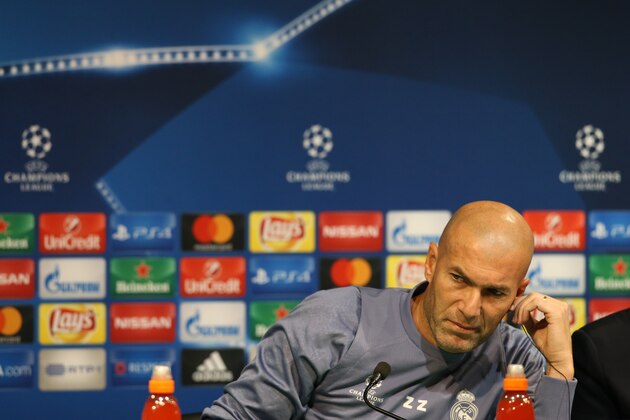 LISBON, PORTUGAL - NOVEMBER 21:  Real Madrid's head coach Zinedine Zidane from France during the Real Madrid Press Conference before the UEFA Champions League match between Sporting CP and Real Madrid at Estadio Jose Alvalade on November 21, 2016 in Lisbon, Portugal.  (Photo by Gualter Fatia/Getty Images)
