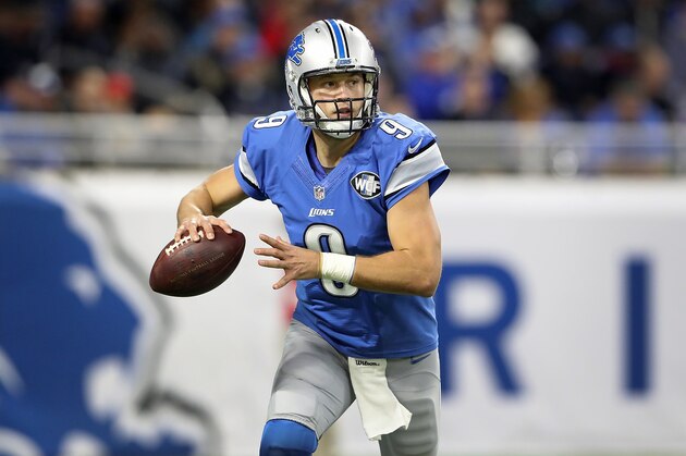 DETROIT, MI - NOVEMBER 20: Quarterback Matthew Stafford #9 of the Detroit Lions looks down field against the Jacksonville Jaguars during first half action at Ford Field on November 20, 2016 in Detroit, Michigan. (Photo by Leon Halip/Getty Images)