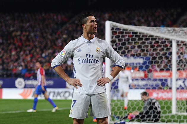 MADRID, SPAIN - NOVEMBER 19:  Cristiano Ronaldo of Real Madrid celebrate after scoring Real's 3rd goal during the La Liga match between Club Atletico de Madrid and Real Madrid CF at Vicente Calderon Stadium on November 19, 2016 in Madrid, Spain.  (Photo by Denis Doyle/Getty Images)