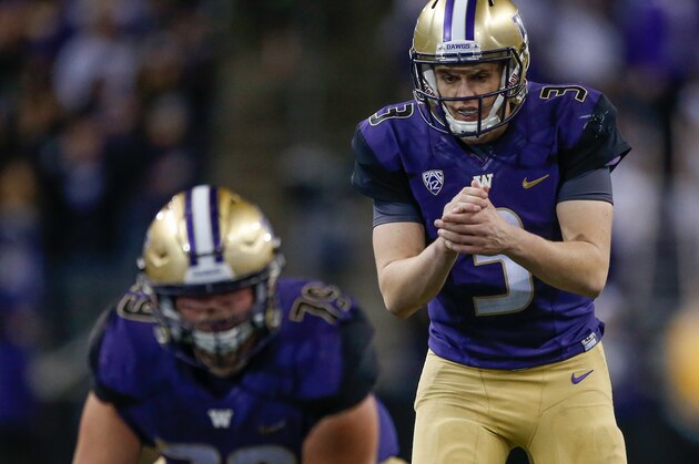 SEATTLE, WA - NOVEMBER 19:  Quarterback Jake Browning #3 of the Washington Huskies takes the snap from center Coleman Shelton #79 against the Arizona State Sun Devils on November 19, 2016 at Husky Stadium in Seattle, Washington.  (Photo by Otto Greule Jr/Getty Images)